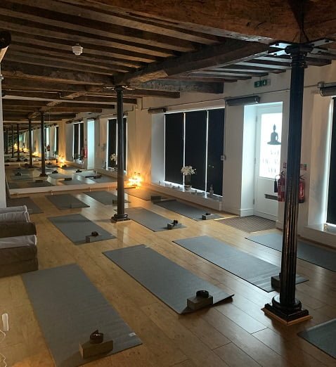 Estudio de yoga caliente calentado por Herschel